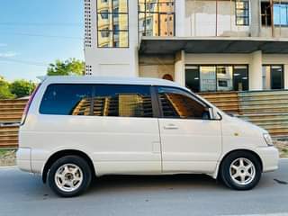 A picture of Toyota Noah sr40