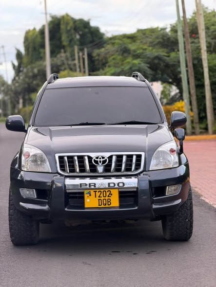 A picture of TOYOTA LAND CRUISER 120