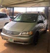 A picture of 2002 Toyota Sienna