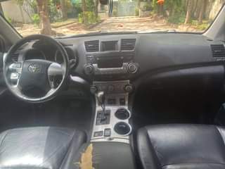 A picture of Extremely clean 3 months used first body 2012 Toyota Highlander
