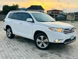 A picture of Clean Few Months Used Toyota Highlander 2010 White snow upgraded