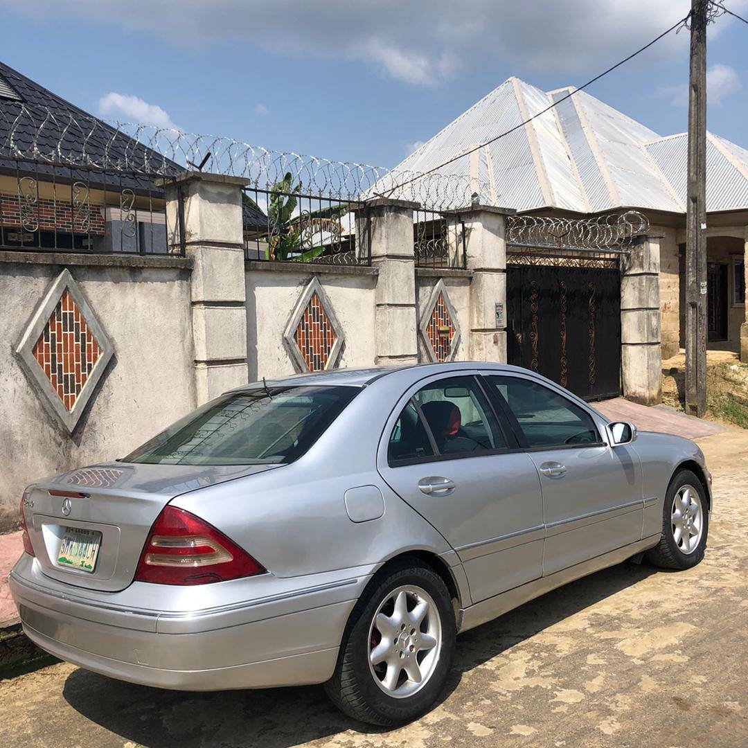 A picture of Clean Benz C240 for sale sound engine an gear. Location