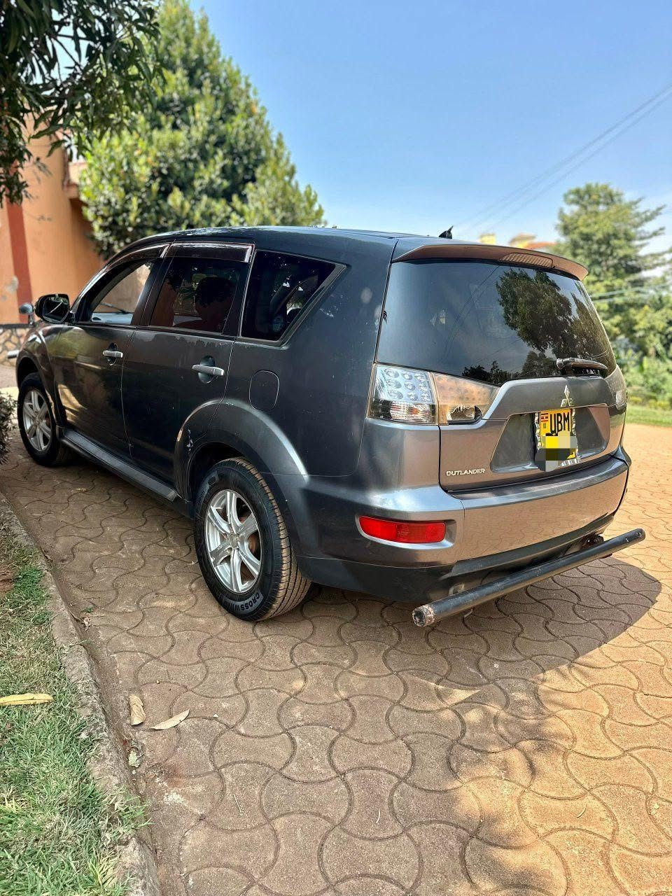 A picture of Mitsubishi outlander