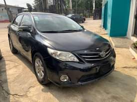 A picture of 2010 Toyota Corolla SA manual transmission