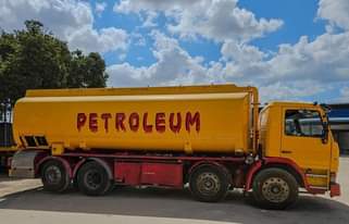 A picture of WATEJAAA GARI YA TANK LA MAFUTA INAUZWA BEI NZURI NAMBA