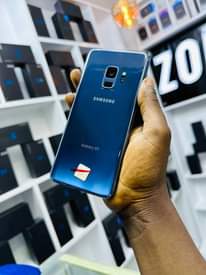 A picture of Samsung galaxy s10 plus 5G accessible now premium dubai used