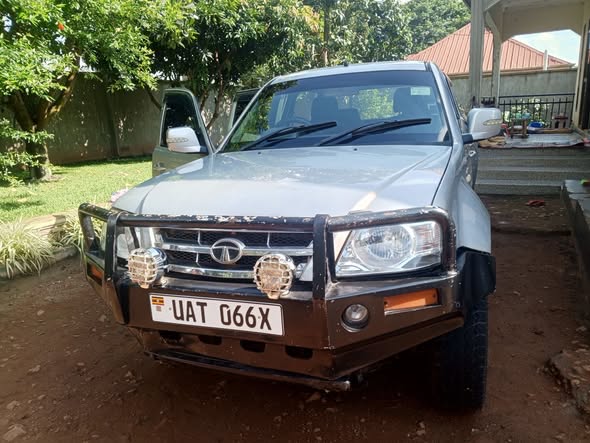 A picture of Tata Xenon Diesel 2 2L Silver Double cabin