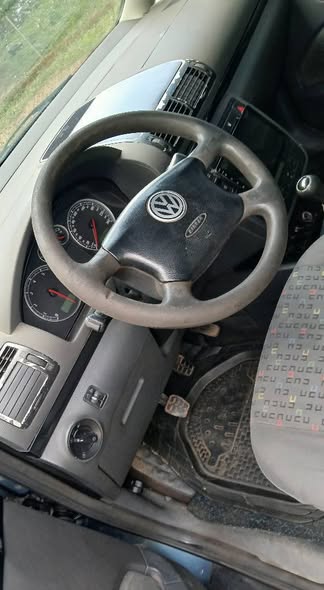 A picture of Volkswagen Sharan 2006