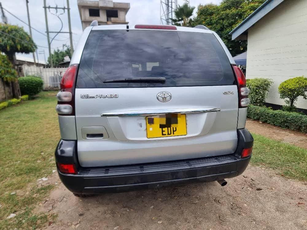 A picture of TOYOTA LAND CRUISER PRADO 120