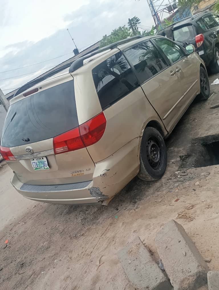 A picture of Toyota Sienna