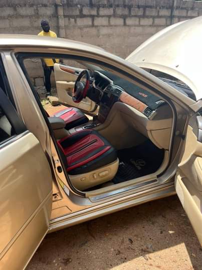 A picture of Es330 up for sale Everything is perfect and untampered Nothing
