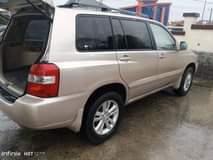 A picture of Toyota Highlander 2006 model Engine very silent Gear super sharp