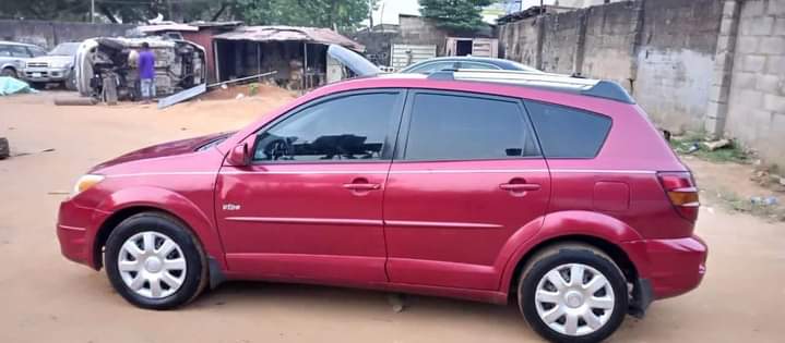 A picture of Pontiac vibe 06