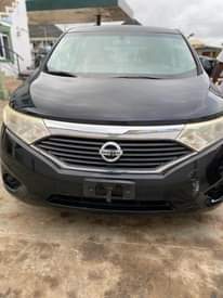 A picture of Nissan Quest 2012