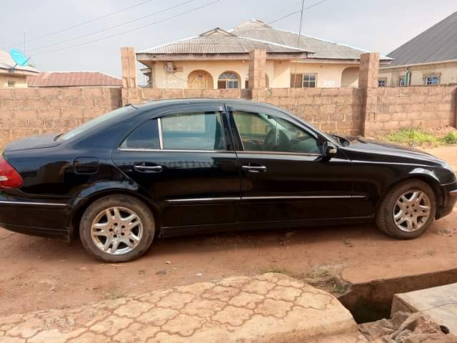 A picture of Mercedes Benz E320
