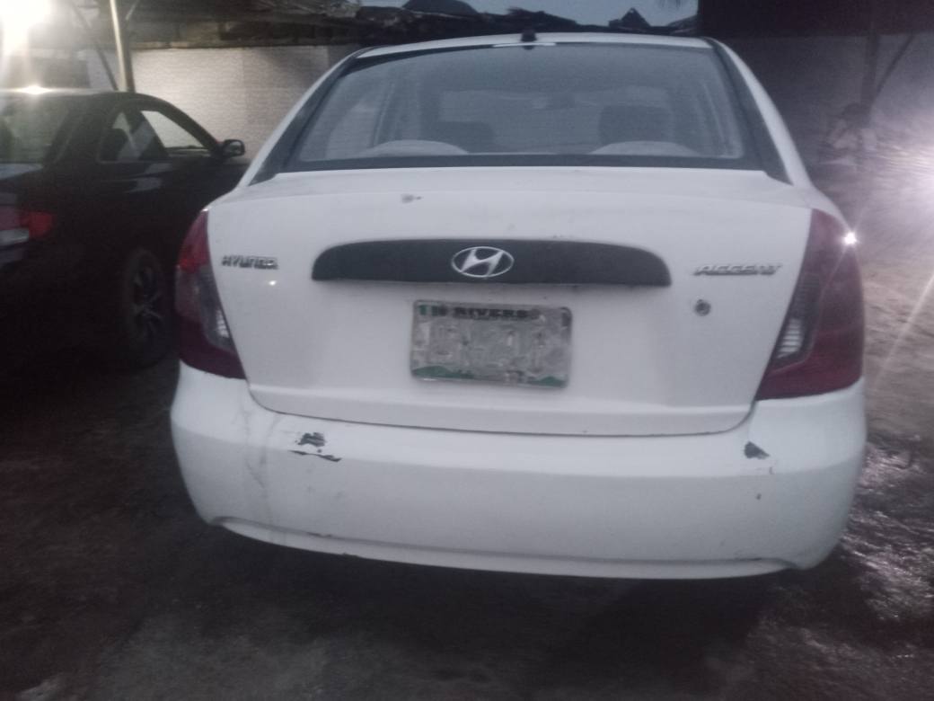 A picture of Hyundai accent with very sound engine and chilling ac