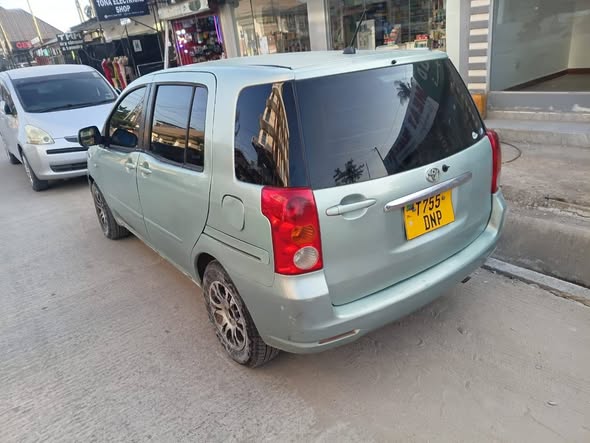 A picture of TOYOTA RAUM0767058883