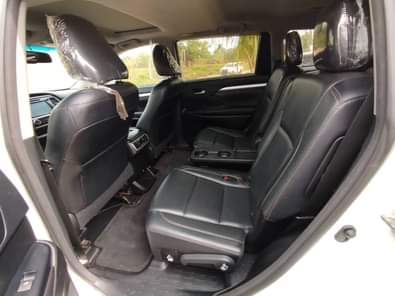 A picture of Belgium 2017 Toyota Highlander with this year original custom duty