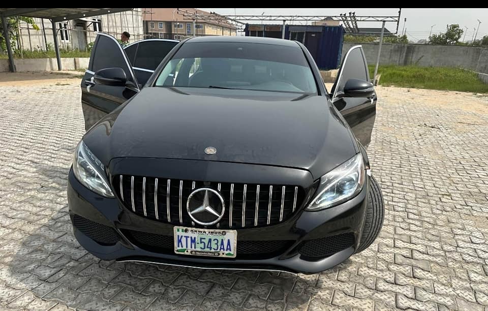 A picture of 016 Black c300 07034278810