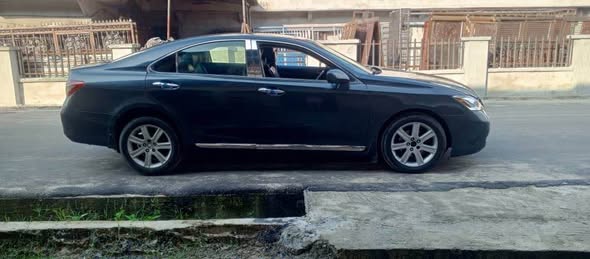 A picture of Lexus ES 350 warri