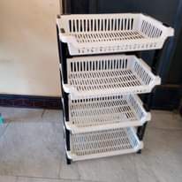A picture of Nauza viti viko vitatu puff sofa stand na sink