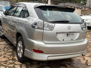 A picture of Toyota Harrier 2010 model