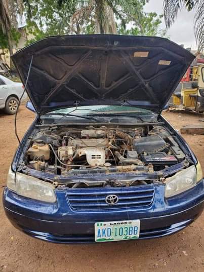 A picture of 2000 Toyota Camry 12224