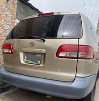 A picture of 2000 Toyota sienna