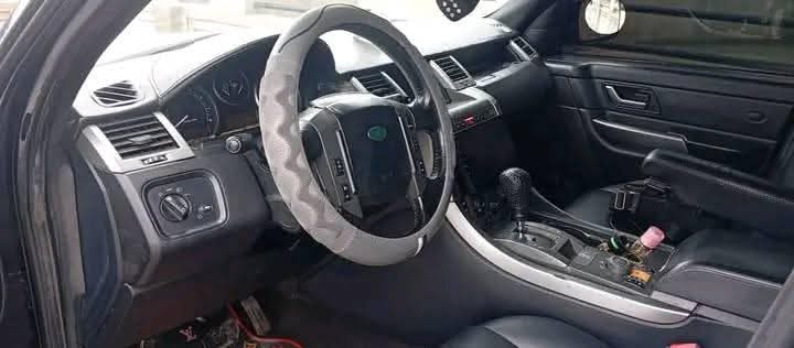 A picture of Dealers buy Quick Sales 2008 model Range Rover Sport 4.8m