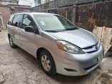 A picture of Toyota Sienna 2006