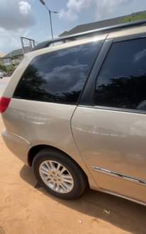 A picture of Belgium standard Toyota Big sienna