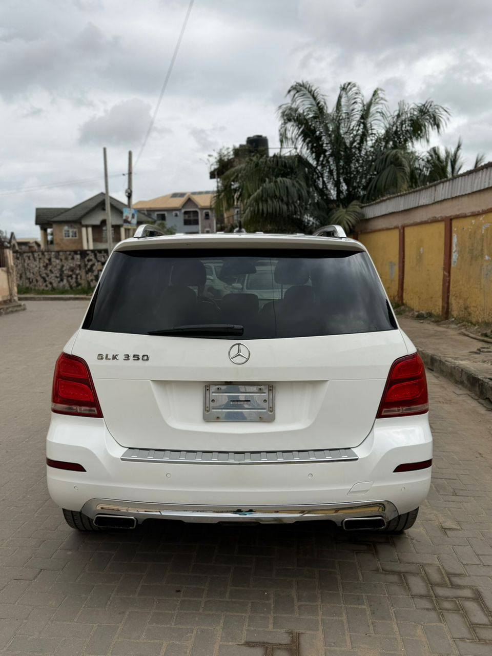 A picture of Mercedes Benz GLK350