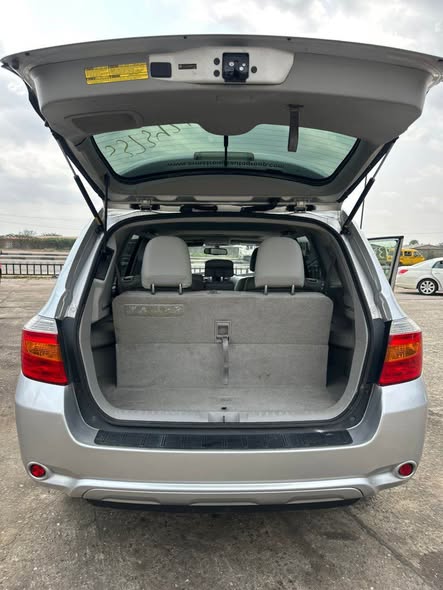 A picture of 2009 Highlander limited 16 5million