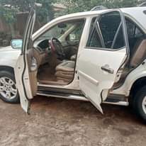 A picture of DISTRESS SALE AKURA JEEP MDX FOR SALE WORKING PERFECTLY 2M