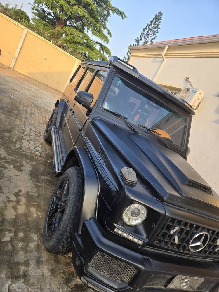 A picture of Benz g 500 for sell