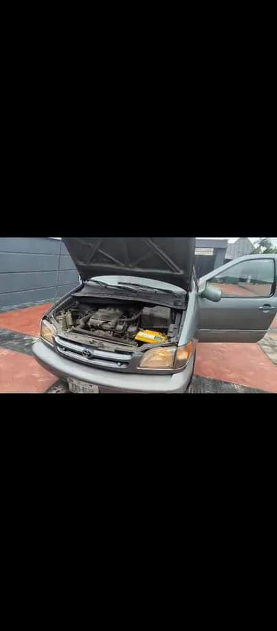 A picture of Toyota sienna
