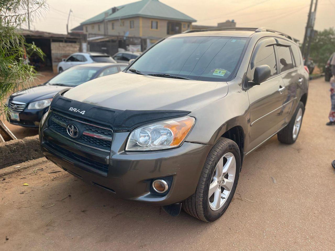 A picture of Toyota Rav 4 2011