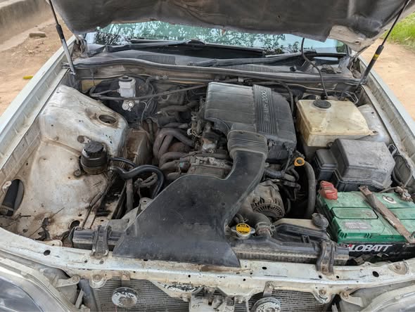 A picture of Toyota cresta on sale price 3 8M0753322015