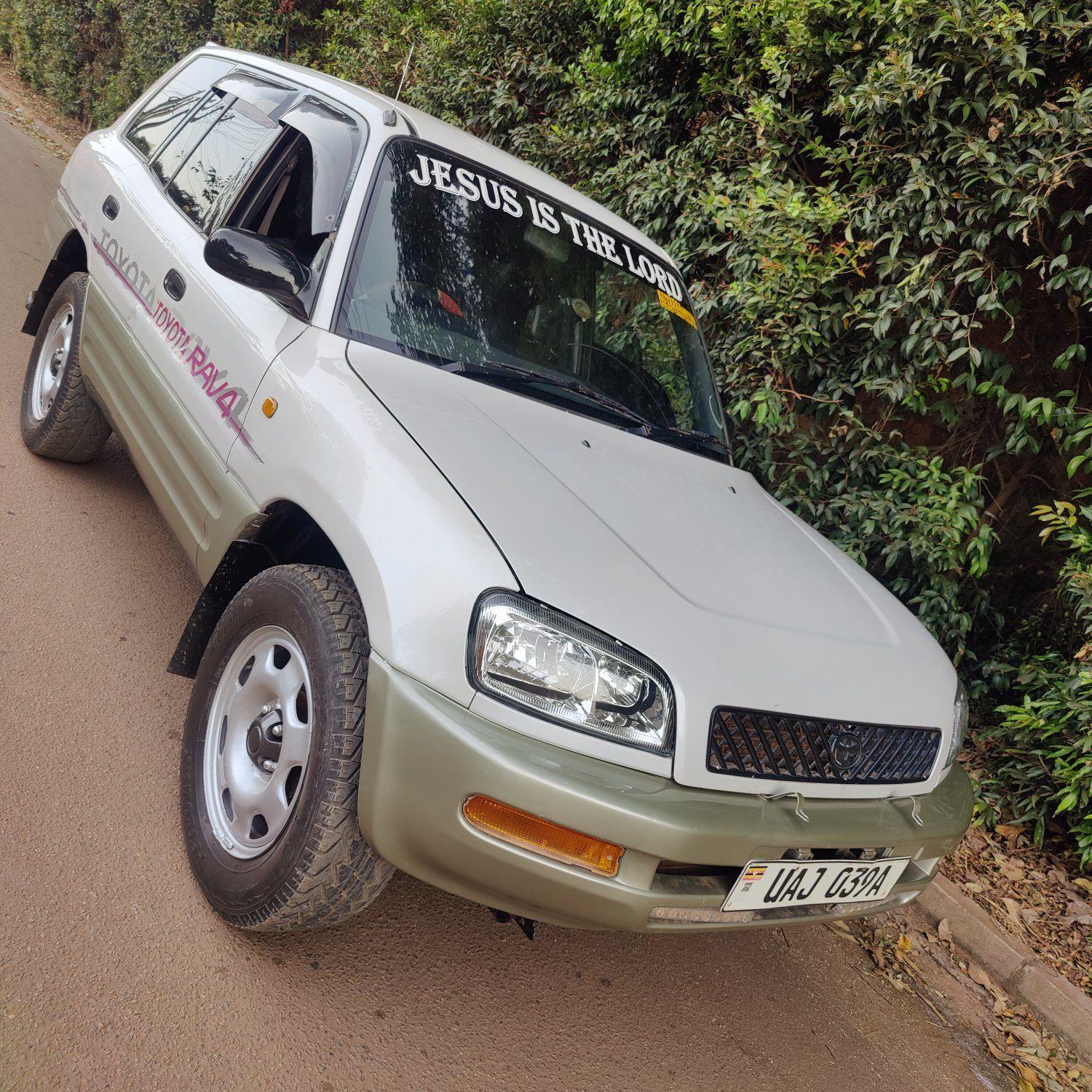 A picture of 2000 Toyota rv4