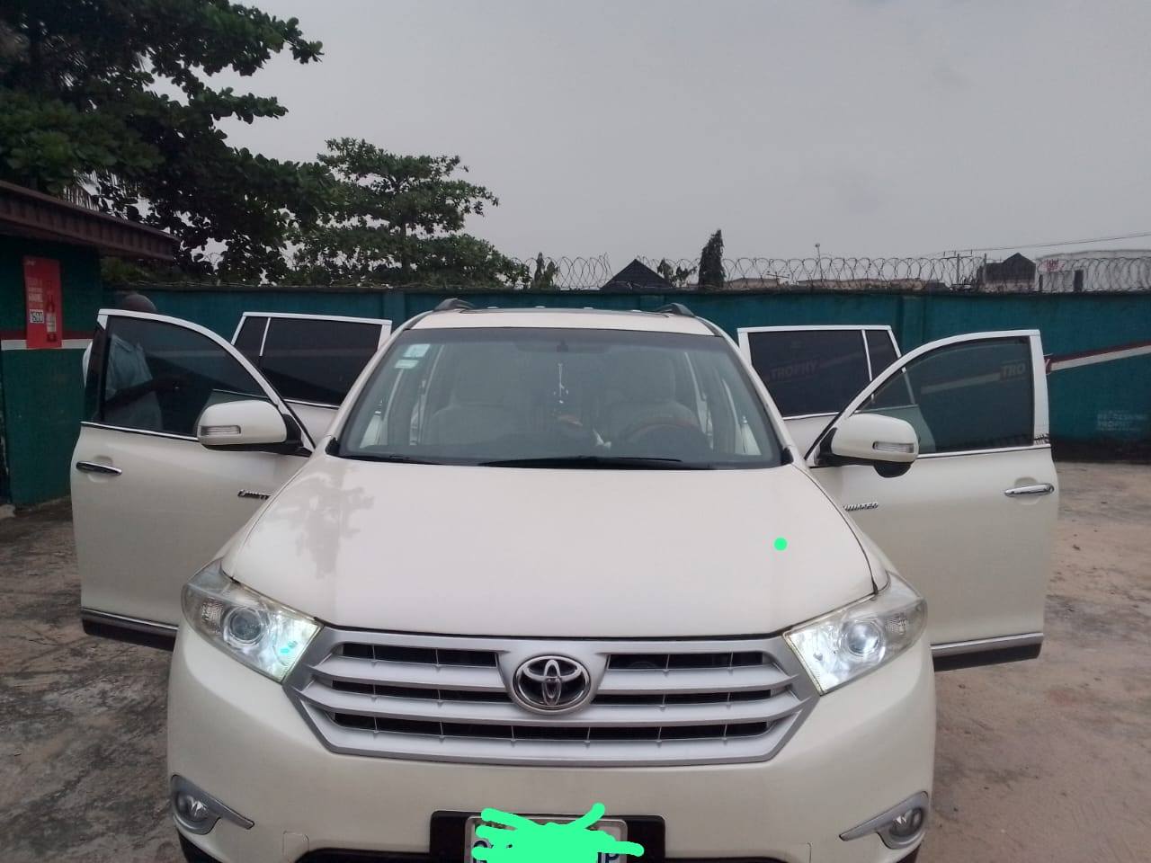 A picture of Toyota Highlander 012