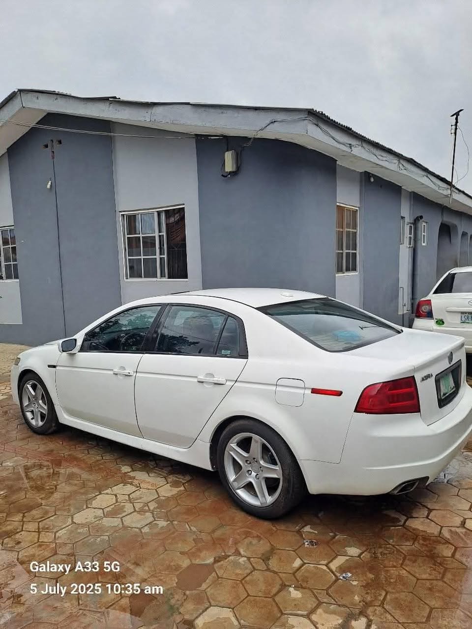 A picture of 2005 Acura tl