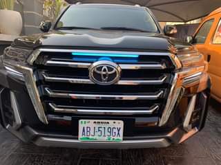 A picture of Toyota Land Cruiser fully upgraded in and out to 2022