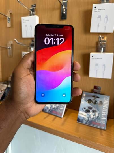 A picture of iphone 11 promax 256GB