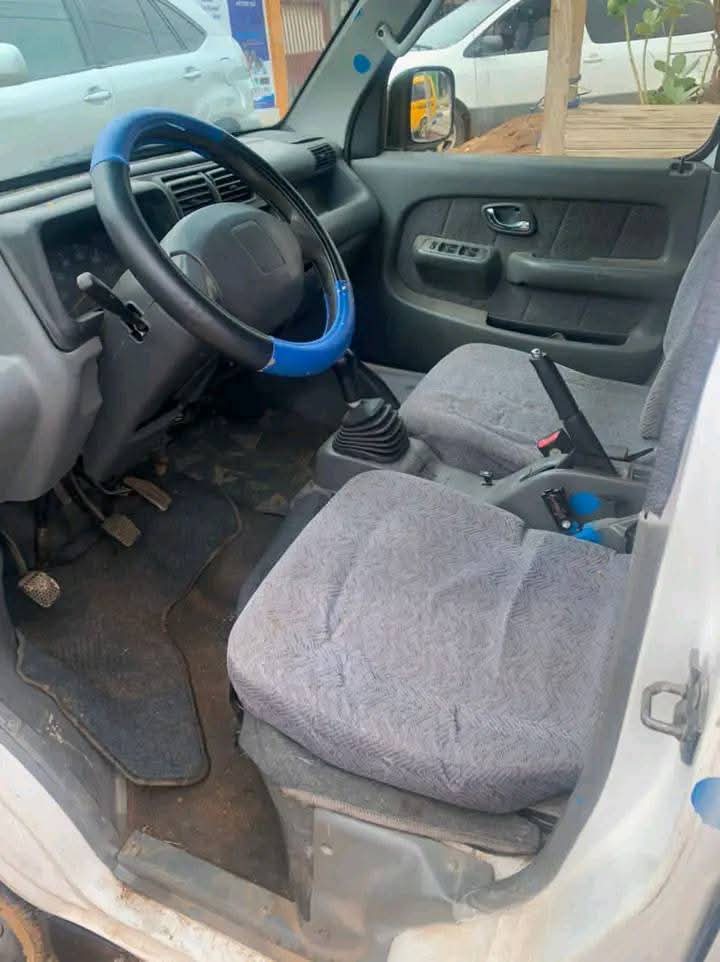 A picture of 2005 CLEAN SUZUKI MINI BUS FOR SALE S