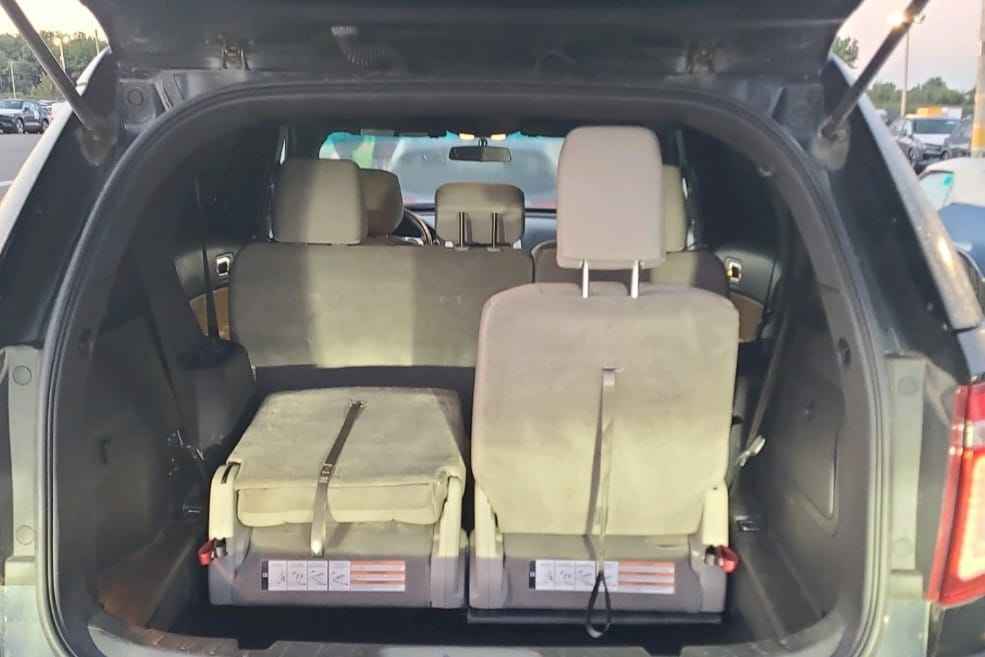 A picture of 2015 Ford explorer
