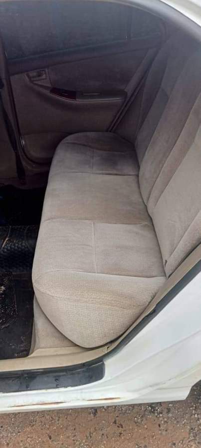 A picture of 2006 Corrola Toyota Clean