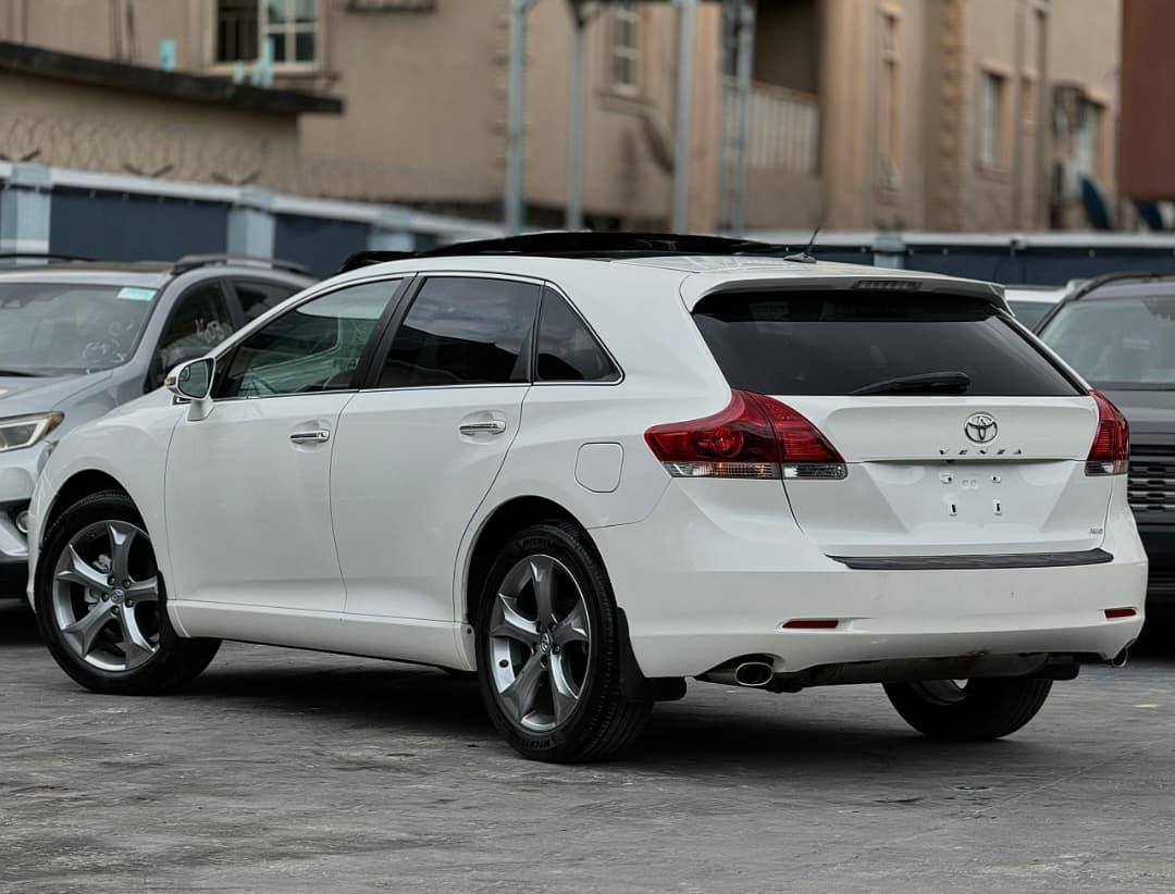 A picture of 2014 Toyota Venza limited 4WD