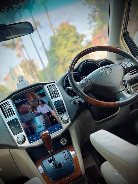 A picture of TOYOTA HARRIER