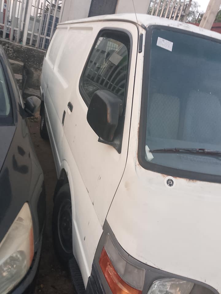 A picture of Toyota Hiace bus