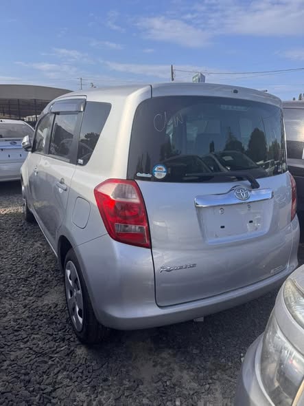 A picture of 2006 Toyota Ractis